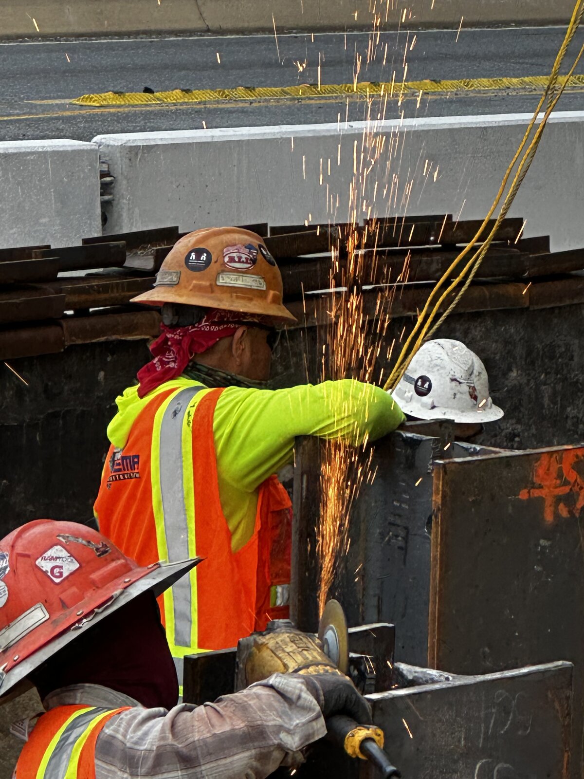 Crane driving long row of sheet piles