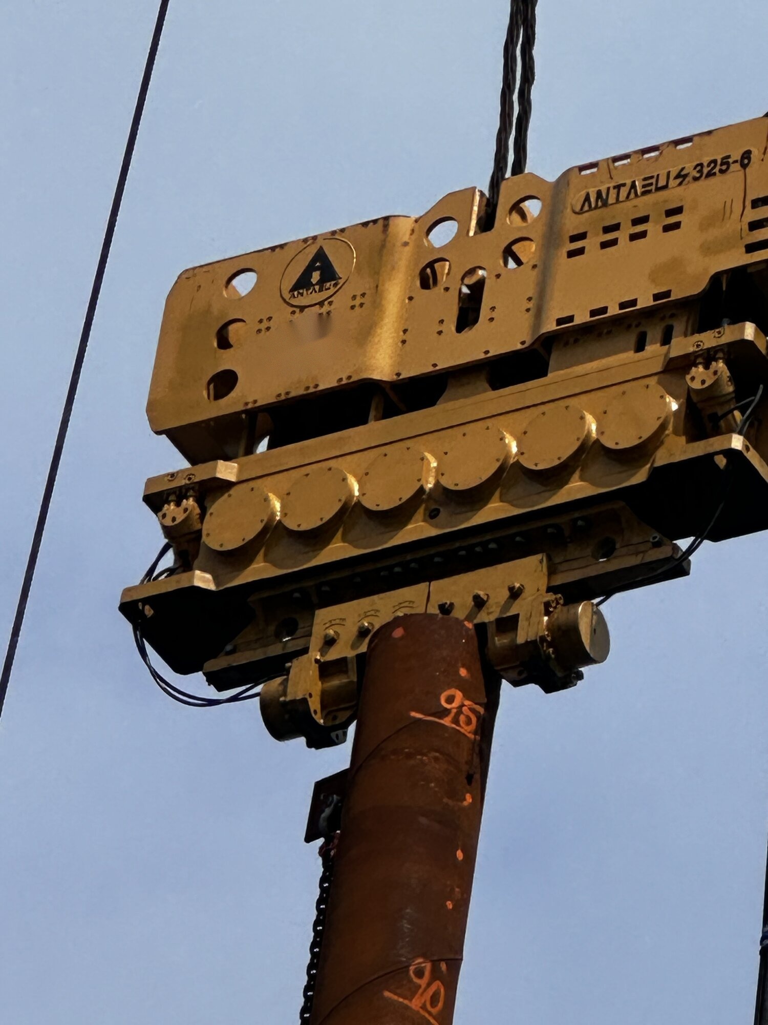 Vibratory pile driving hammer package