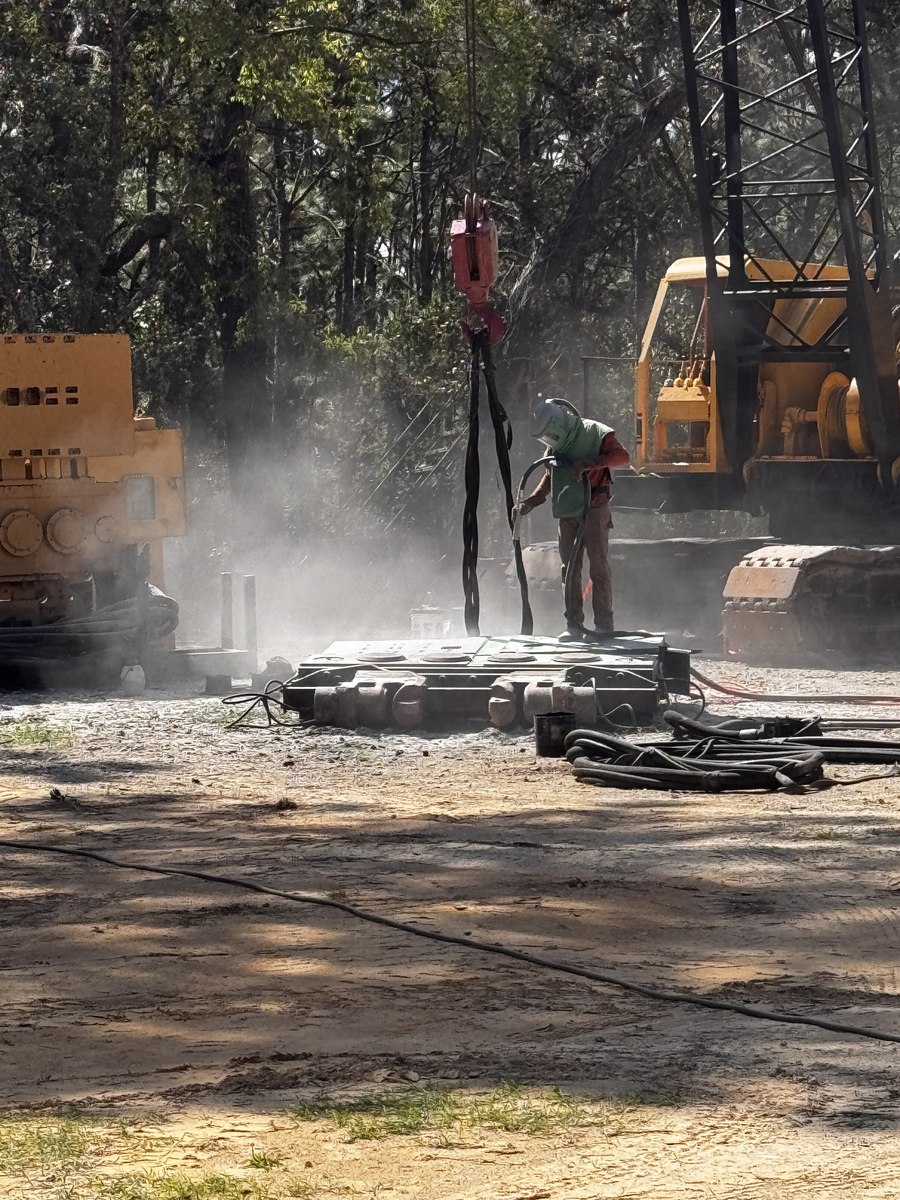 Vibratory hammer before restoration