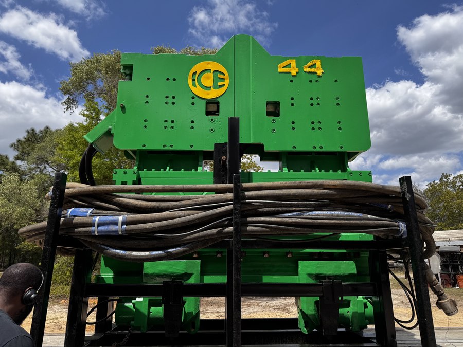 Vibratory hammer fully restored, opposite angle