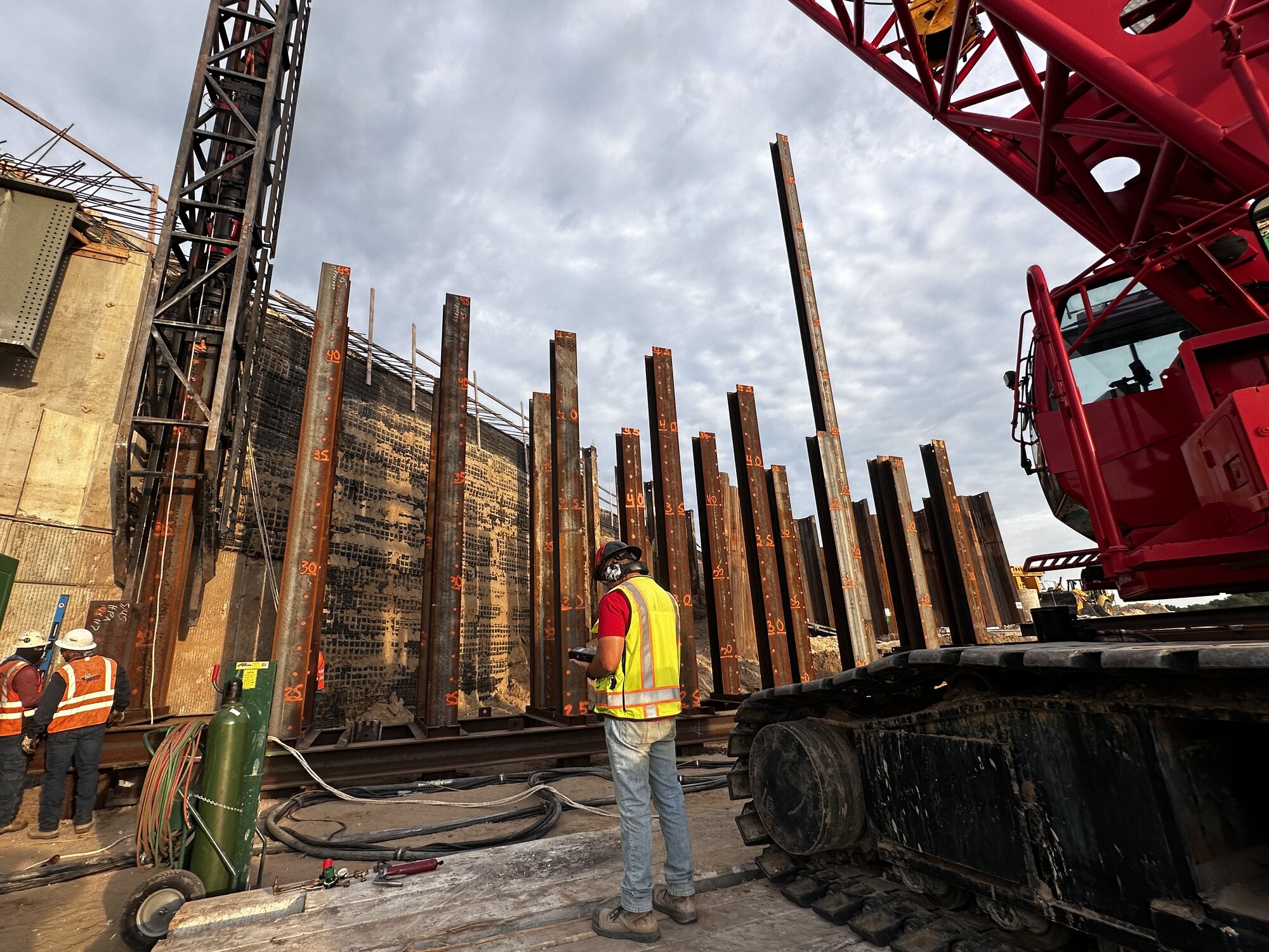 Crane driving sheet pile